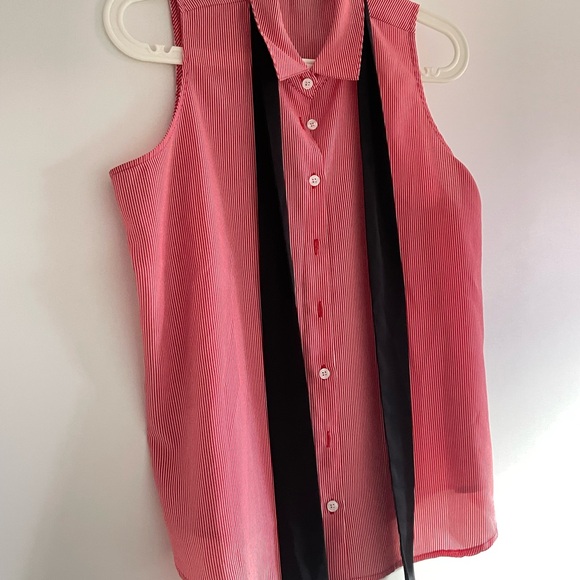 JACOB | Red Sleeveless Button-Up Top - Black Tie Detail - Picture 6 of 10